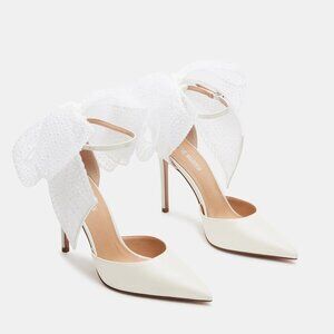 Steve Madden Timeless Ivory Satin Bow Heels - Size 8
